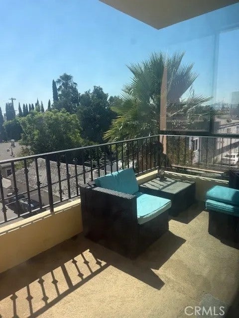 6938 Laurel Canyon 212 — photo