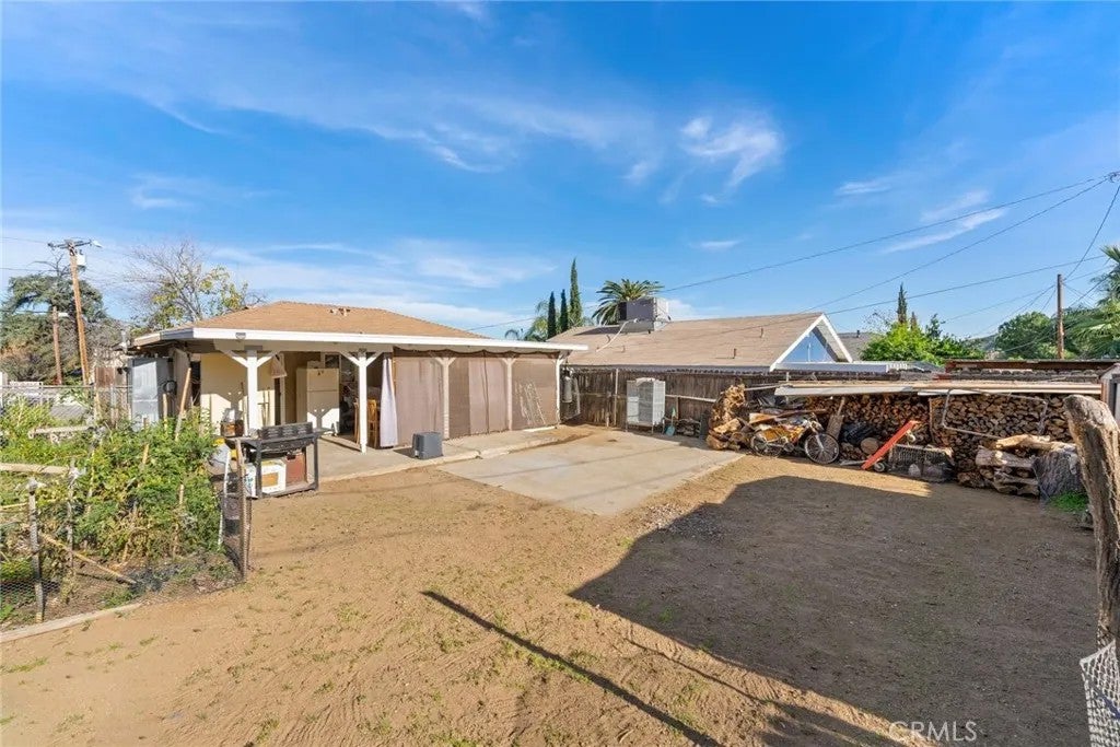 17607 Mackay — photo