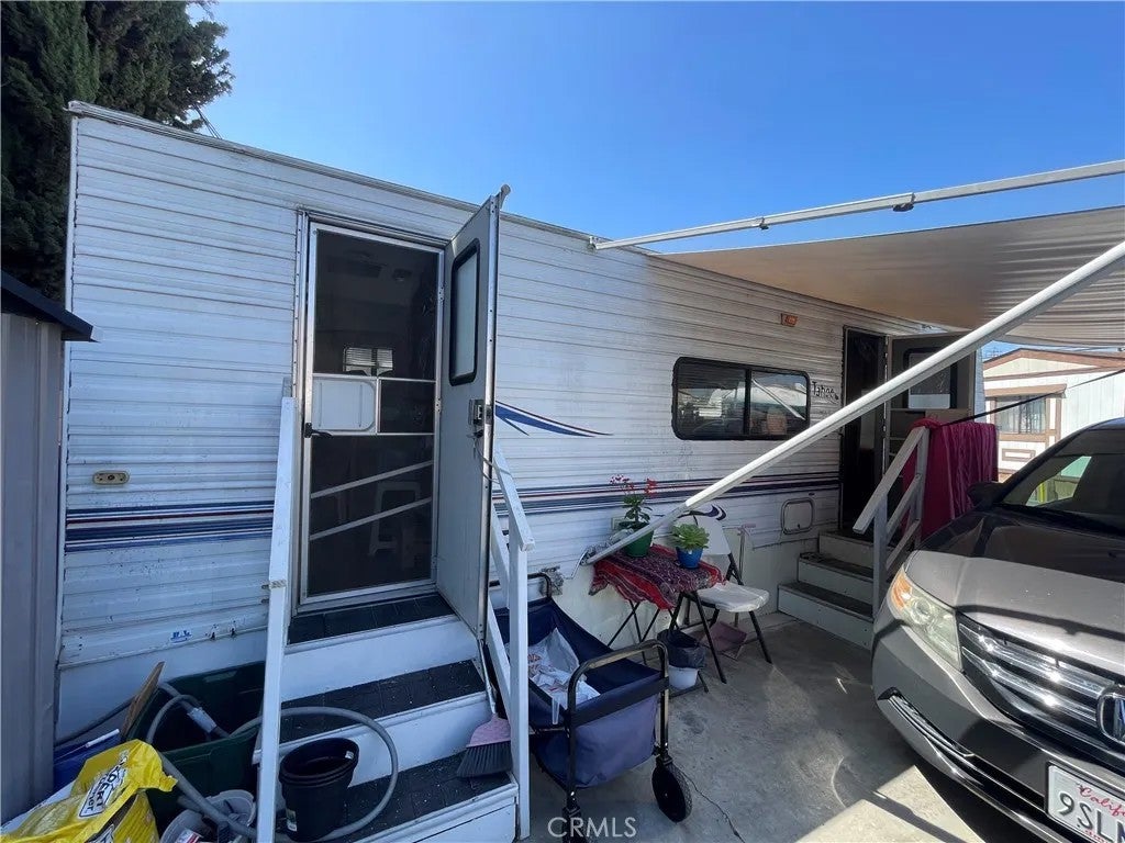 17444 Lakewood 15 — photo
