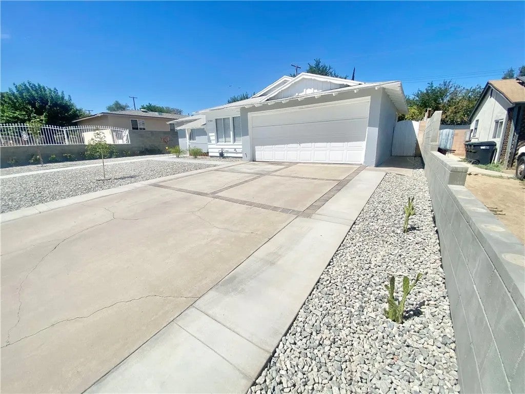 37509 Larkin — photo