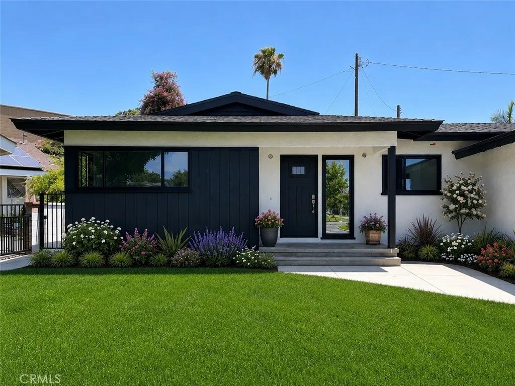 1814 N Studebaker — photo