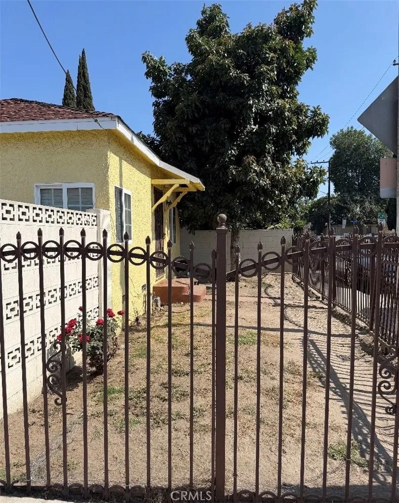 11415 California — photo