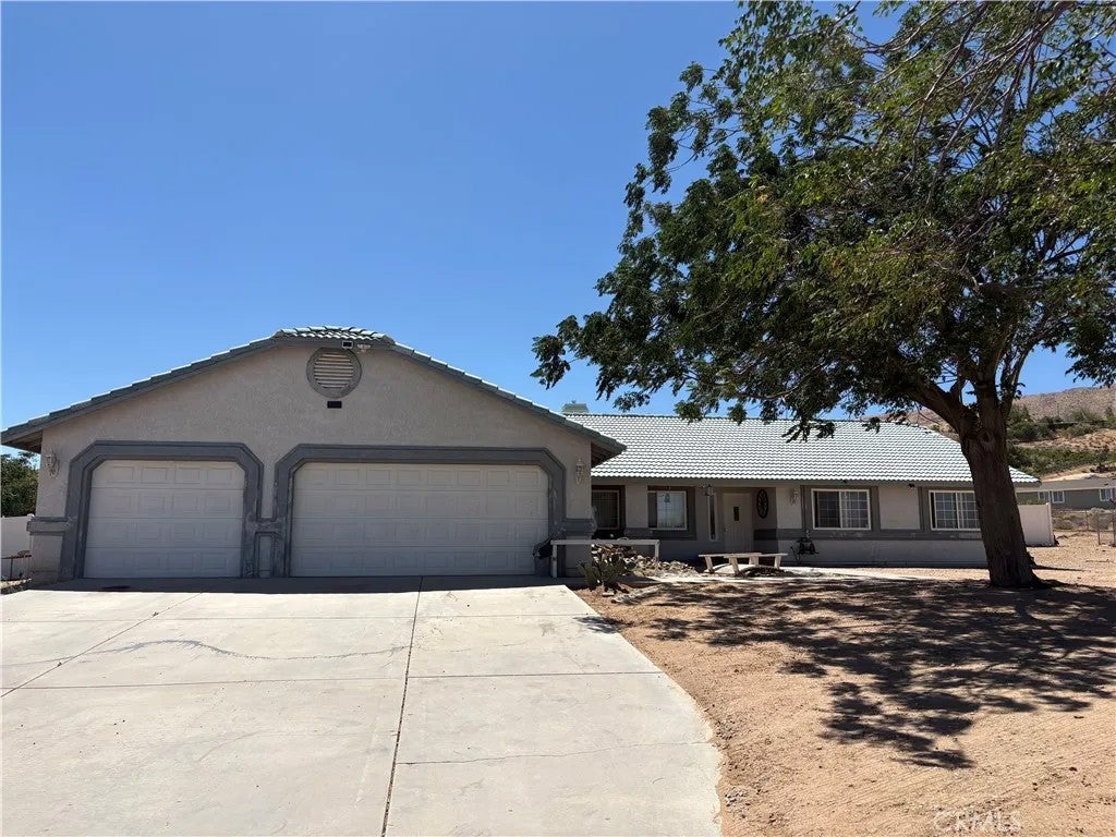 21923 Pacific — photo