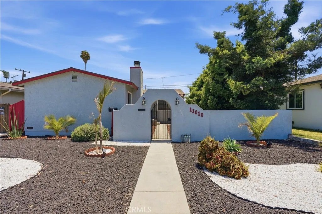 11010 Studebaker Road — photo