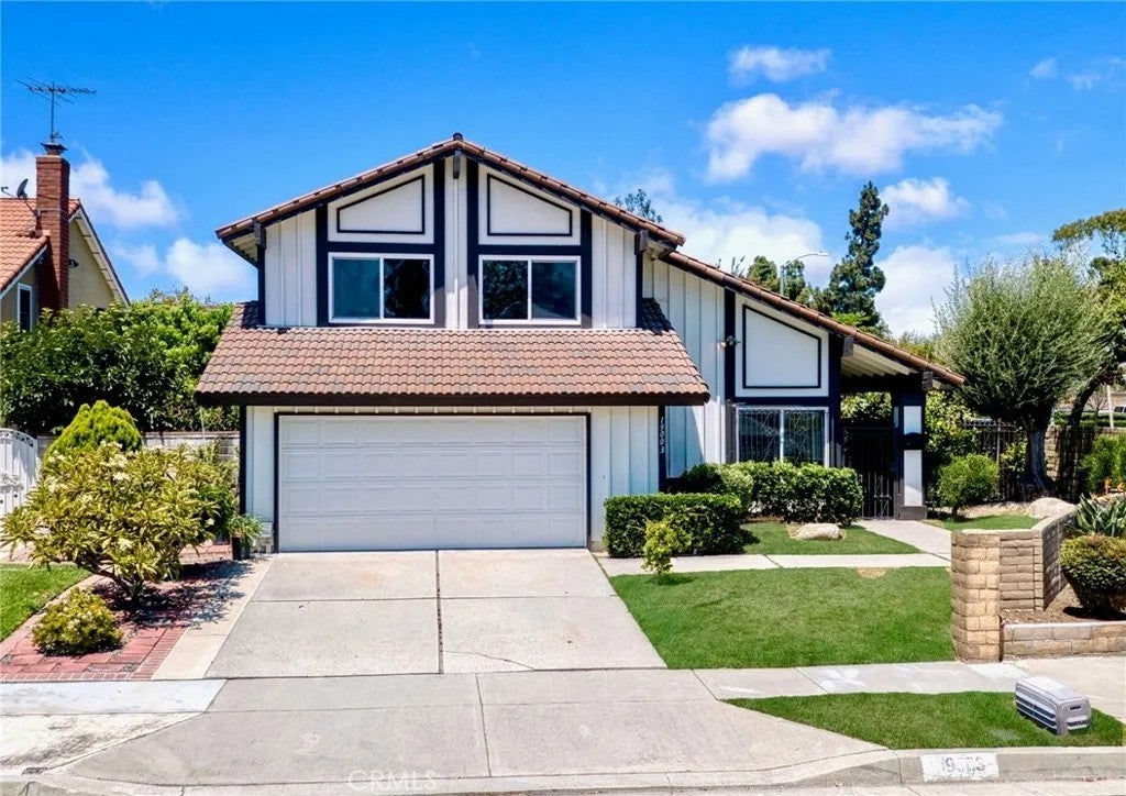 19003 Vickie Avenue — photo