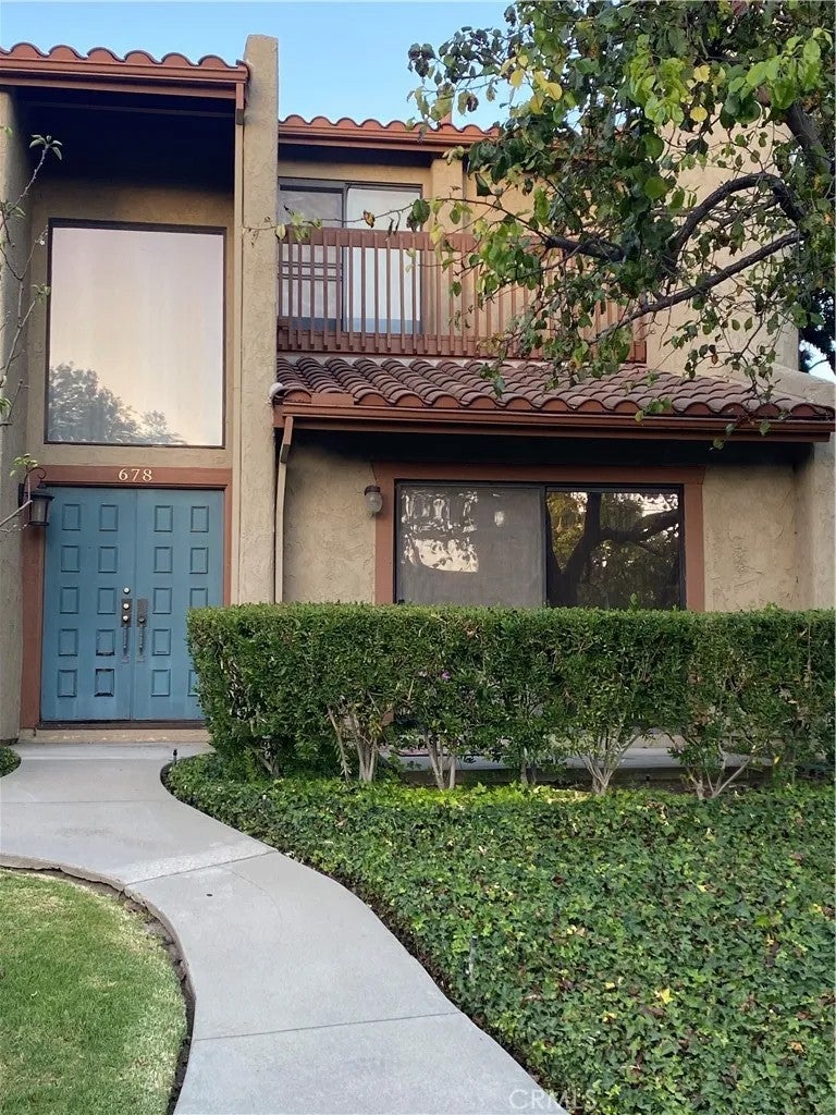 678 Rosewood — photo