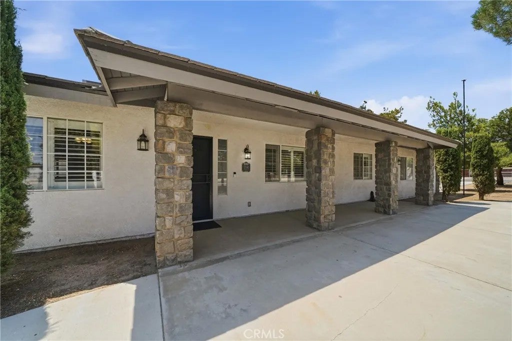 17041 Fairburn — photo