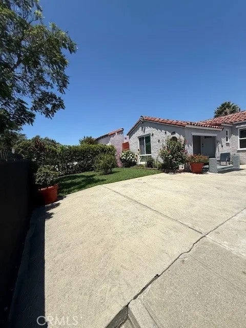 517 W 110th — photo
