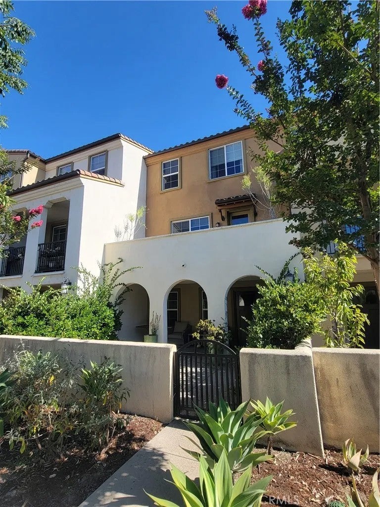 808 Santa Fe Avenue C — photo