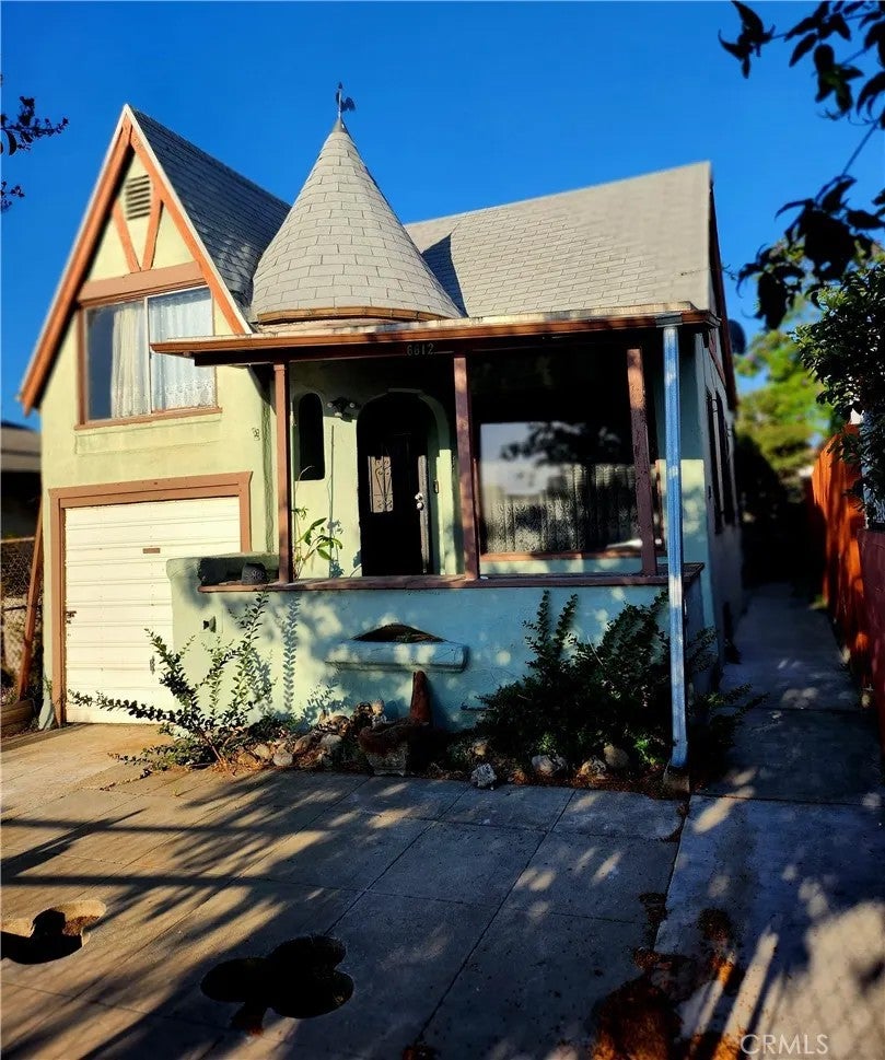 6812 S Van Ness — photo