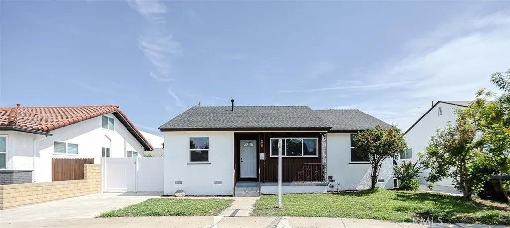 828 Tola St. — photo