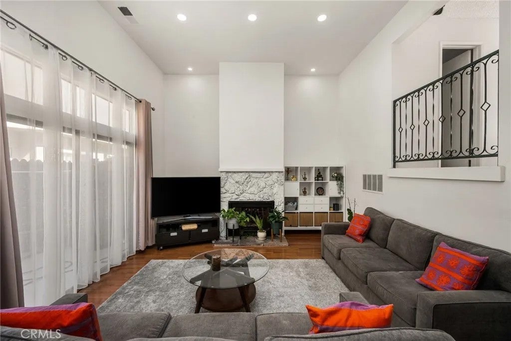 320 W 220th Unit 4 — photo