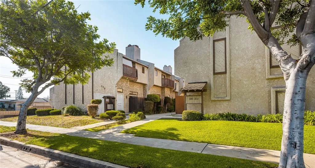 320 W 220th Unit 4, Carson, CA 90745 — photo 2