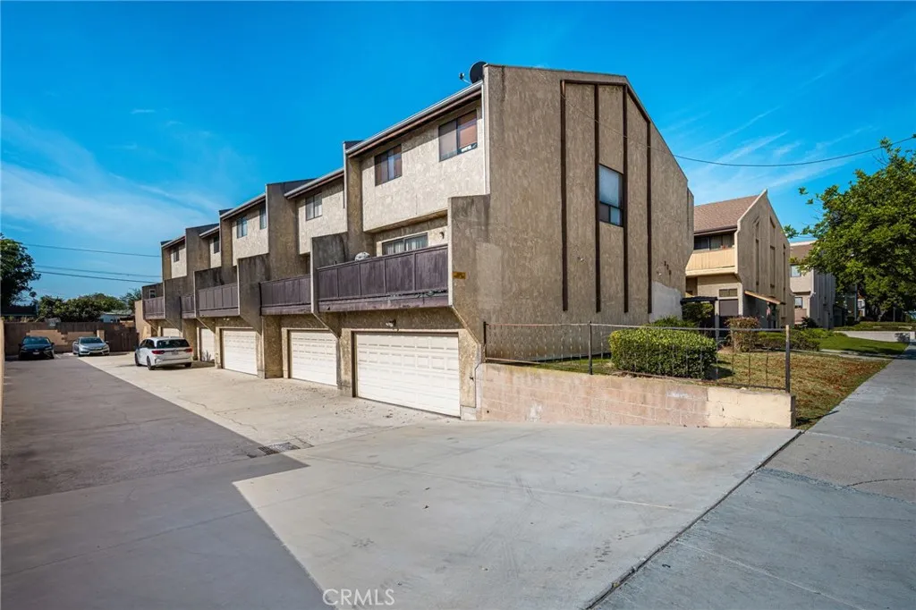 320 W 220th Unit 4, Carson, CA 90745 — photo 3