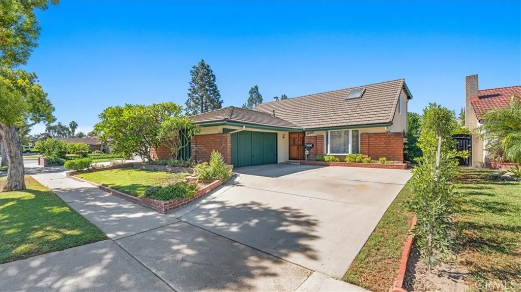 17213 Alfred Avenue — photo