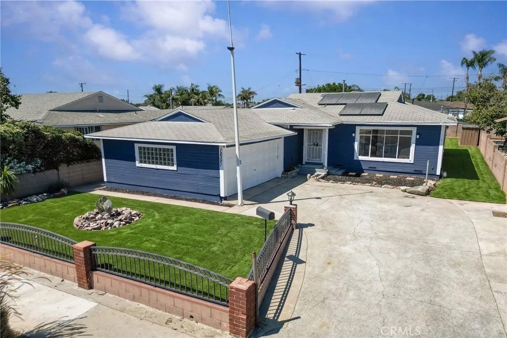 12321 Kayreid — photo