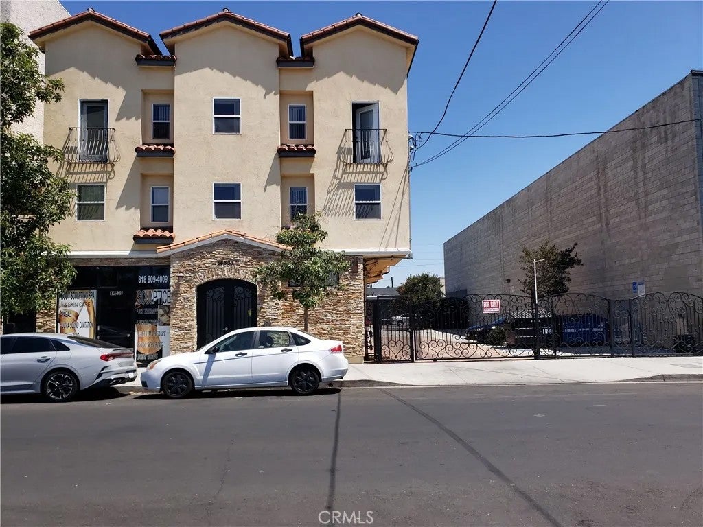 14537 Archwood Street 302 — photo