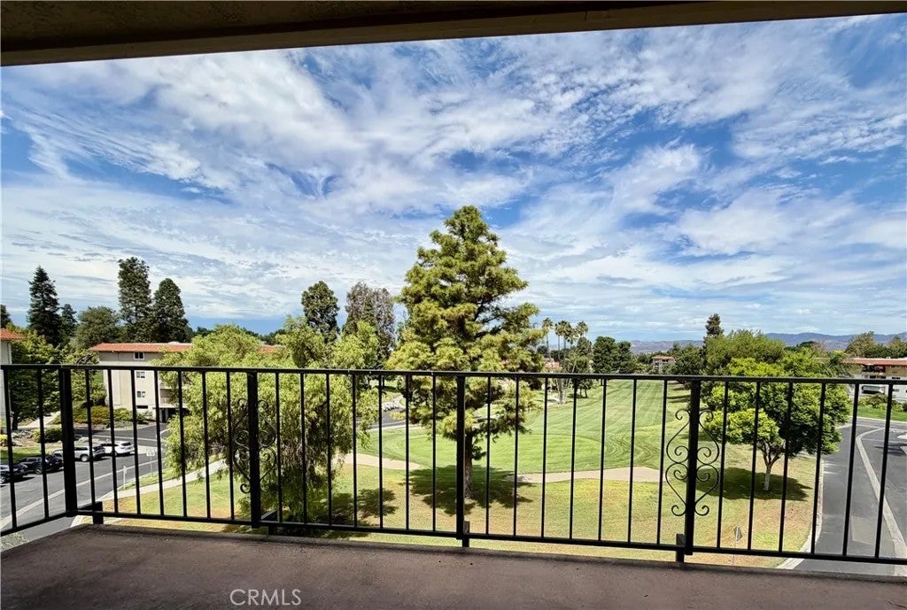 2385 Via Mariposa West 3C — photo
