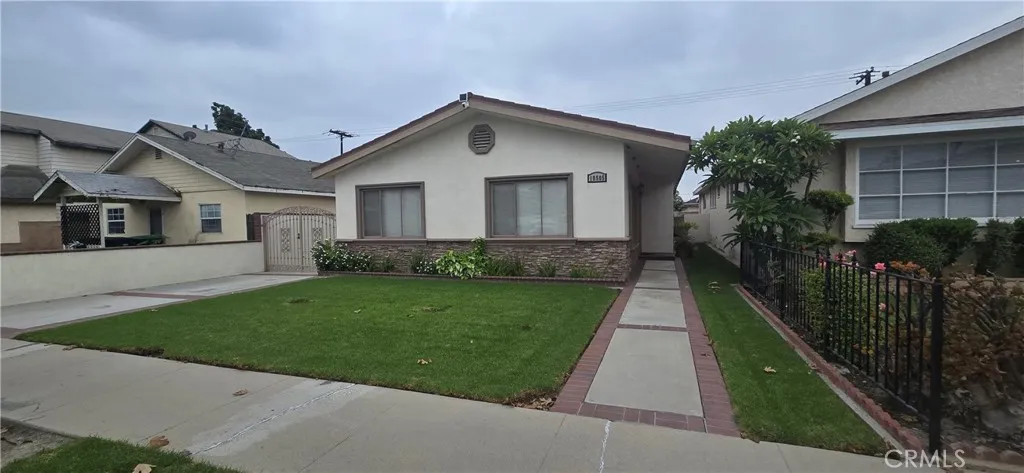 18505 Elaine — photo