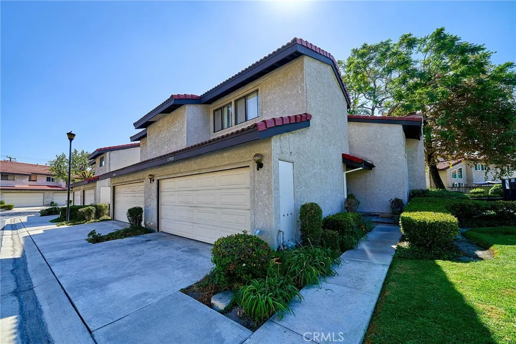 11900 Los Alisos Circle — photo
