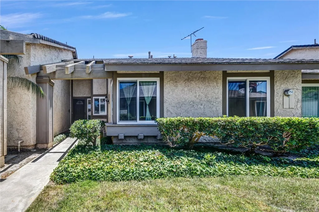 2035 E Blackwood — photo