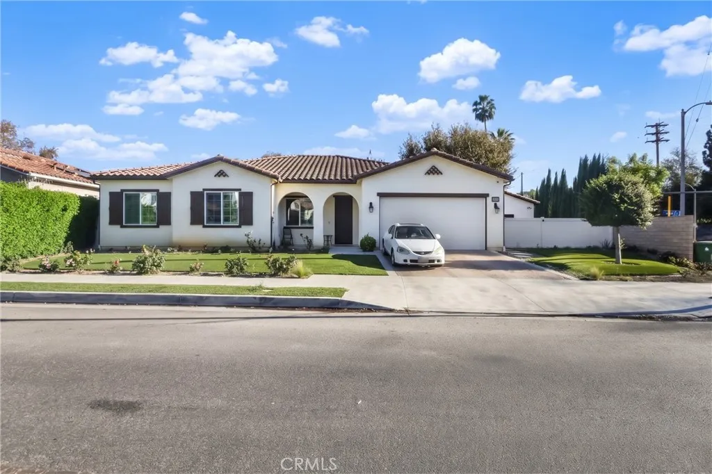 8506 N Adir Drive — photo