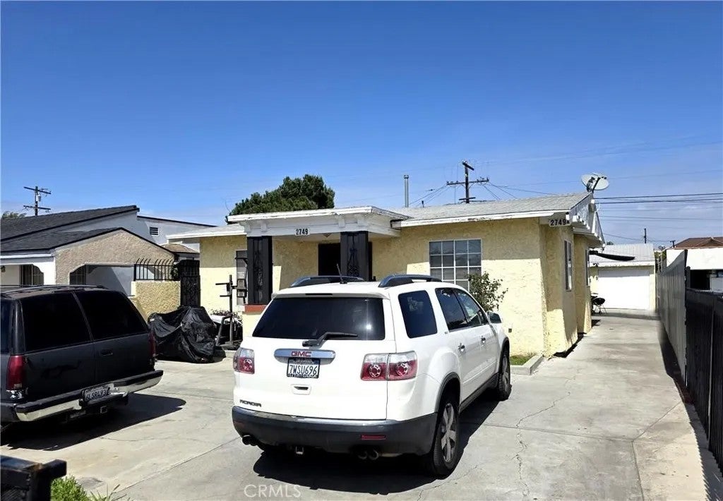 2749 Live Oak Street — photo