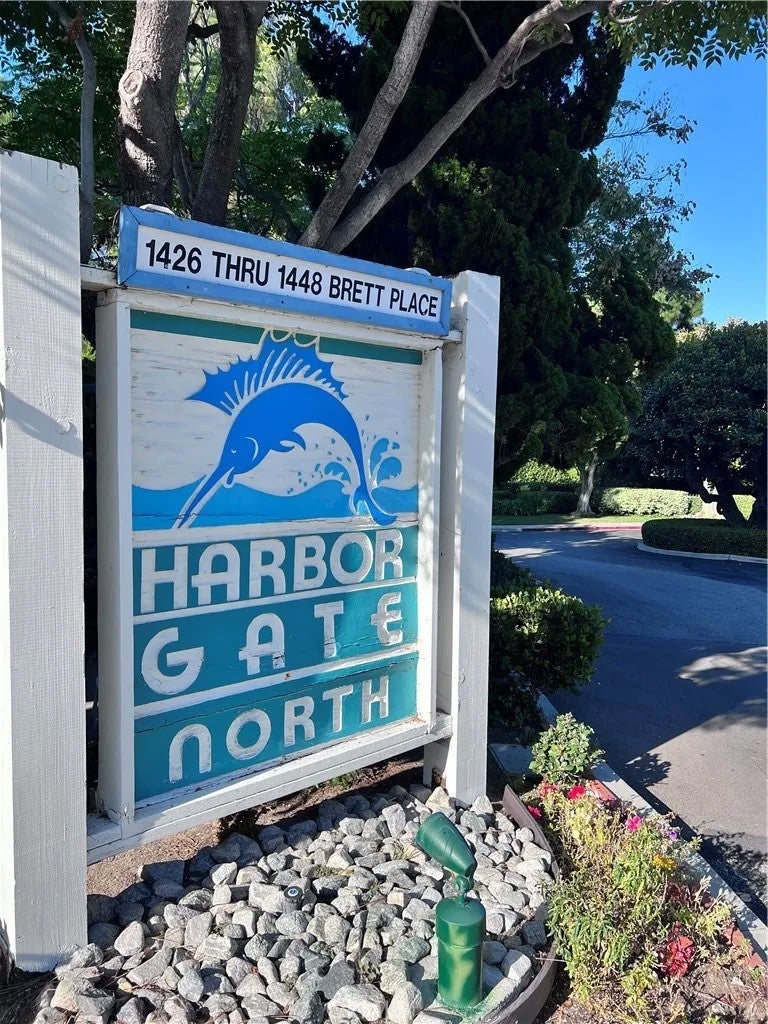 1432 Brett Pl 77 — photo