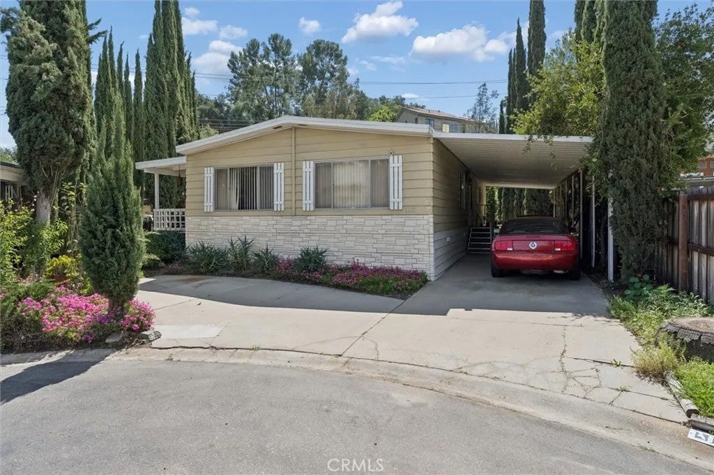 23777 Mulholland 180 — photo