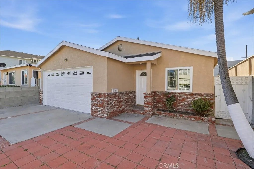 2211 Barbour Court — photo