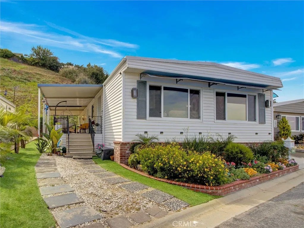 2550 Pacific Coast 255 — photo