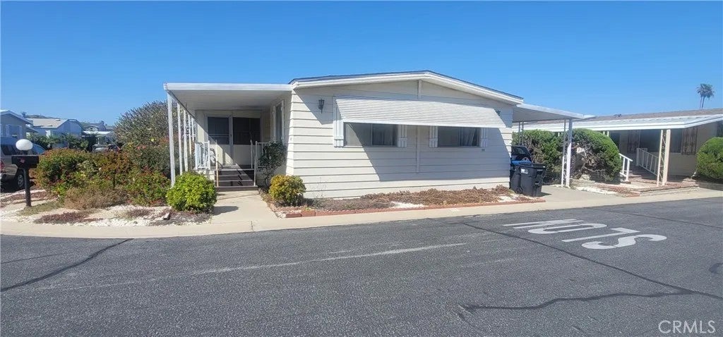 1065 Lomita 403 — photo