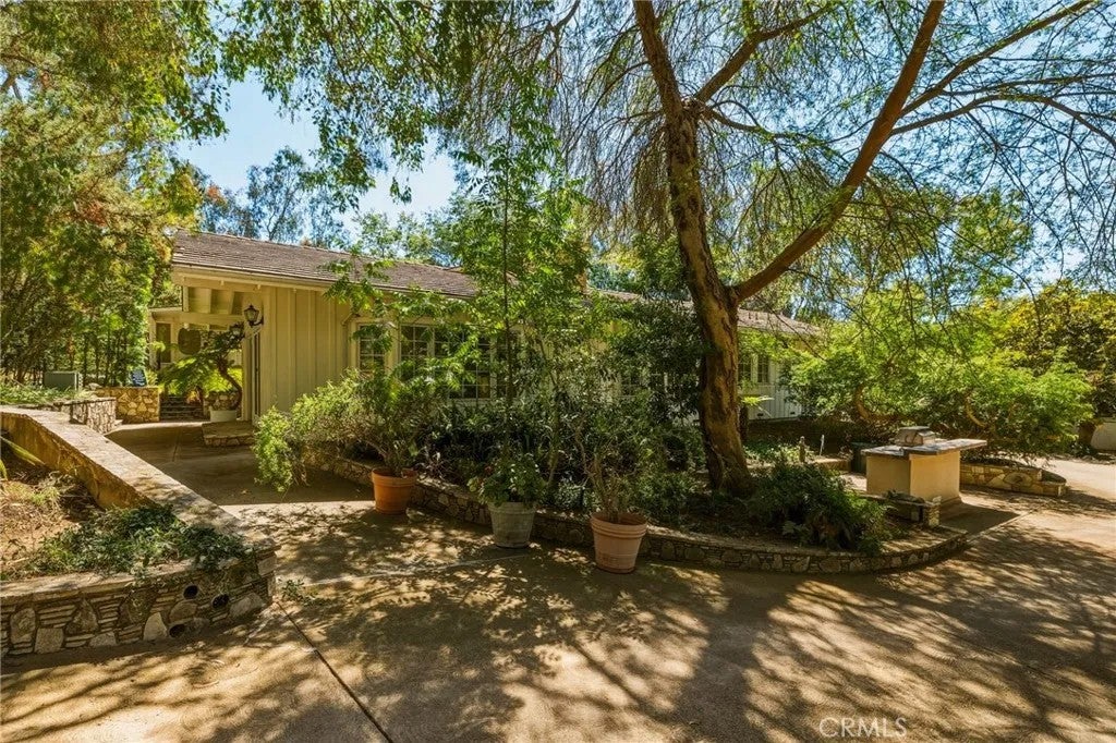 14 Johns Canyon Road — photo
