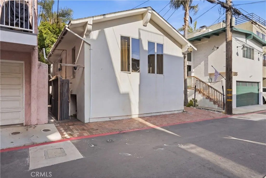 518 Bayview Drive — photo