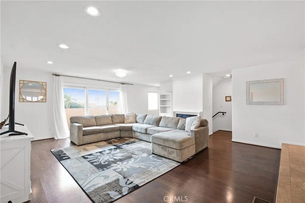 1158 W 11th Street J — photo