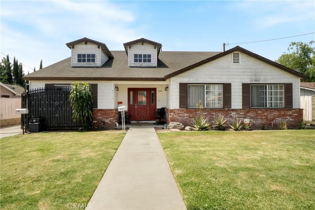 8118 Alameda — photo