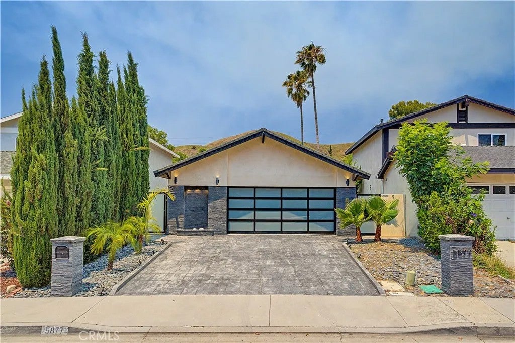 5877 Cape Horn — photo