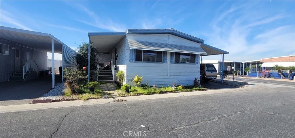 1065 Lomita 13 — photo
