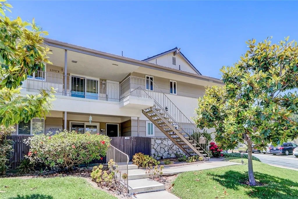 22937 Nadine Circle B — photo