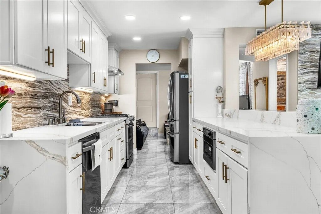 1948 Rolling Vista Drive 41 — photo