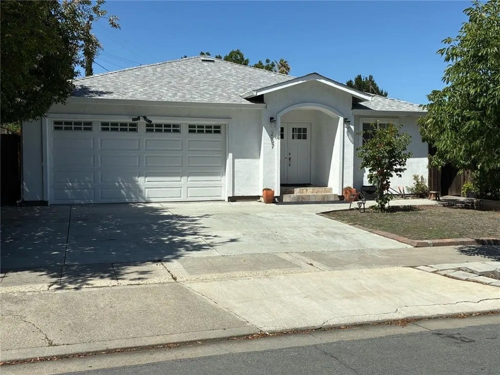 267 Eureka Court — photo