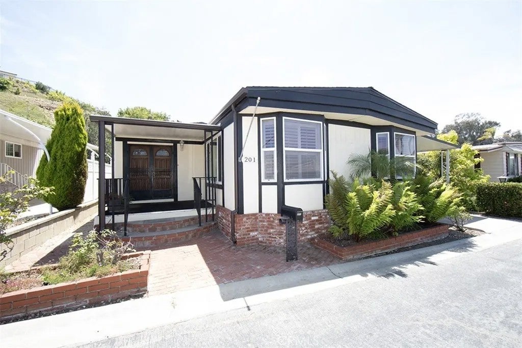 2550 Pacific Coast Hwy #201 — photo