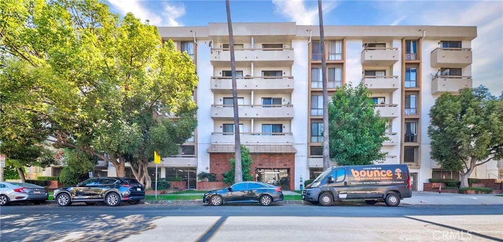 533 S St Andrews Place 408 — photo