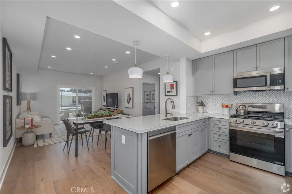 927 Deep Valley Drive 224 — photo