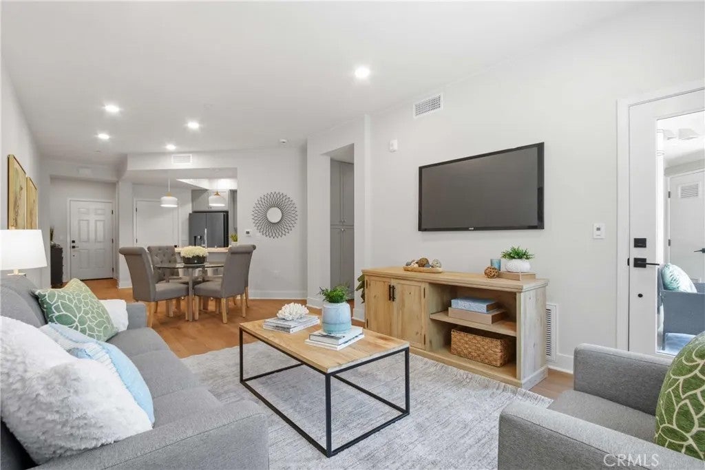 927 Deep Valley Drive 206 — photo