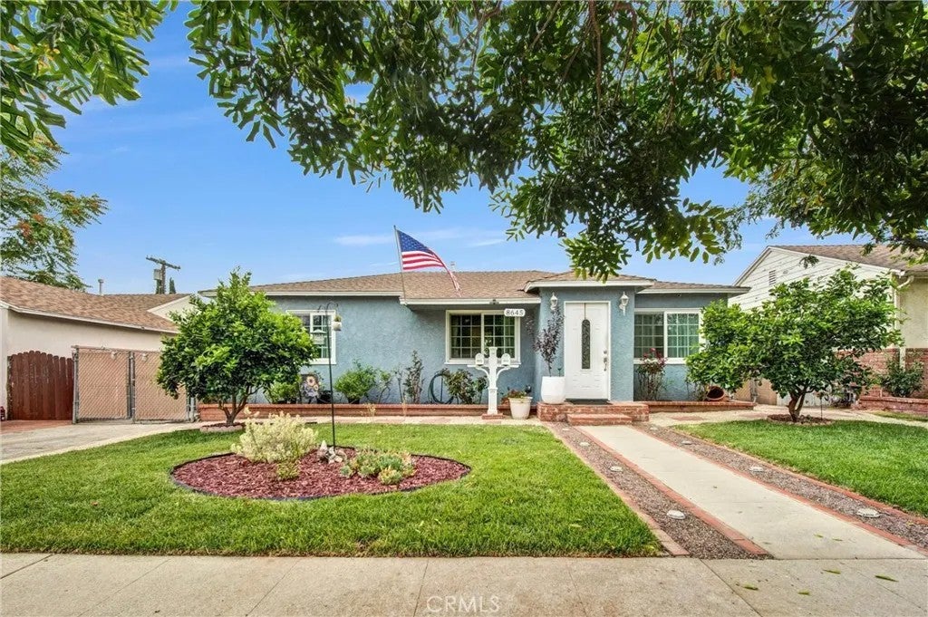 8645 Wakefield — photo