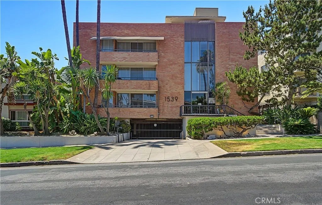 1539 Laurel Avenue 202 — photo