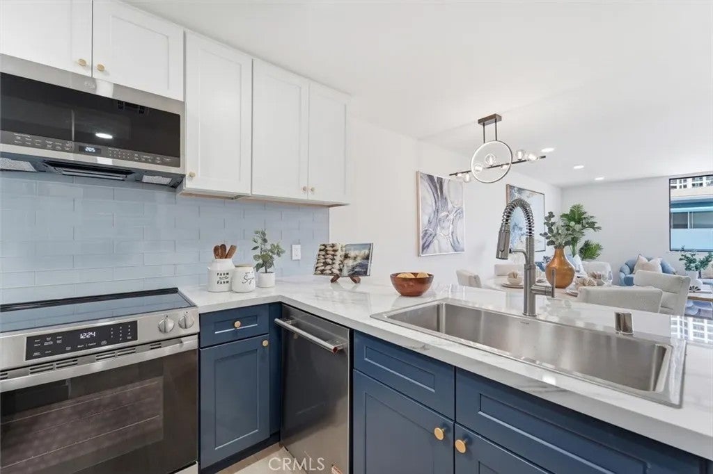 1140 E Ocean Boulevard 109 — photo