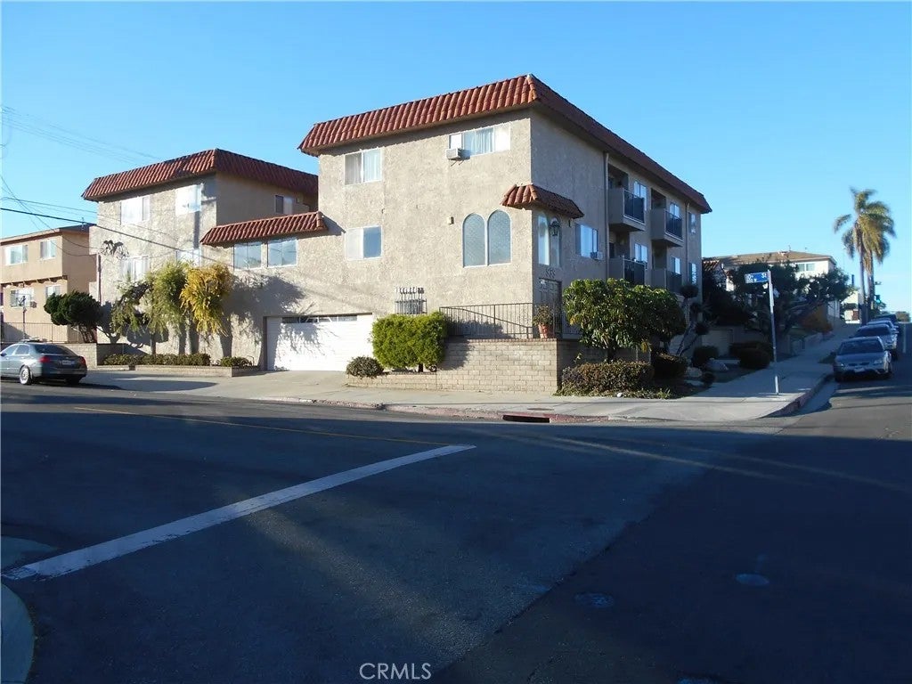 939 S Cabrillo 8 — photo