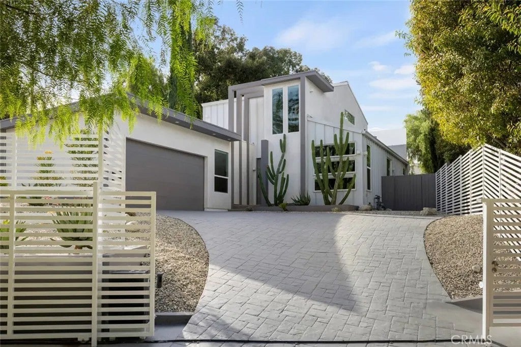 4731 Topanga Canyon Boulevard — photo